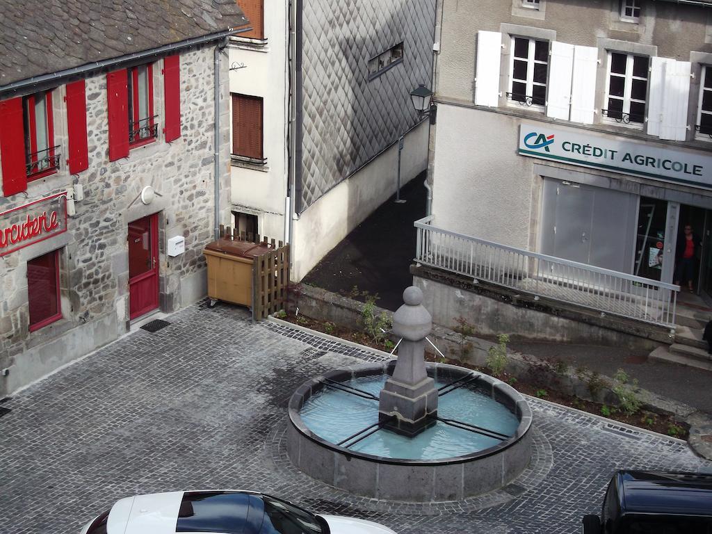 Hotel Restaurant La Reine Margot La Tour-dʼAuvergne 외부 사진