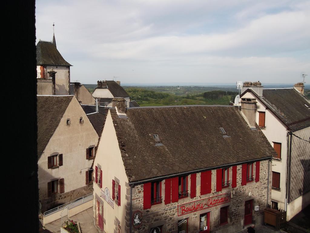 Hotel Restaurant La Reine Margot La Tour-dʼAuvergne 외부 사진